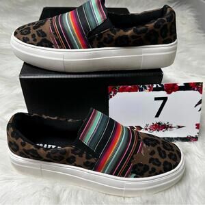 Crazy Train Size: 7 Leopard Print Slip-On Sneaker Shoes